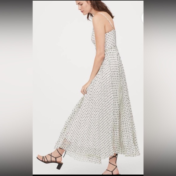 Pleated wrap around maxi dress by H&M 2019 collection by blogger - Picture 1 of 10